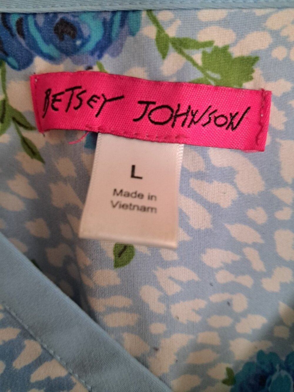 Betsey Johnson Iris Floral Leopard Scrub Top Womens Large L V Neck Blue Aqua - Picture 3 of 3